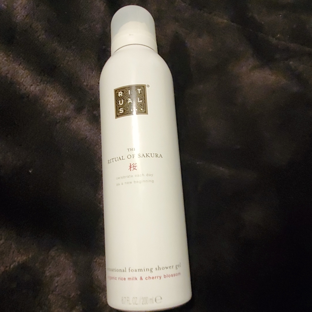 Ritual of sakura foaming shower gel